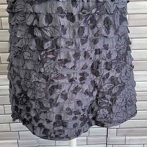 Lavish short sleeved tiered ruffle top Women's Size M - Picture 3 of 11